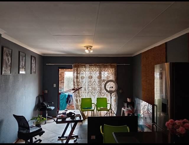 2 BEDROOM TOWNHOUSE FOR SALE IN ALBERTSDAL